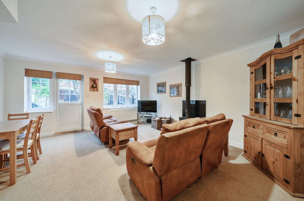 Saunderton Vale, Saunderton, High Wycombe - Image 3