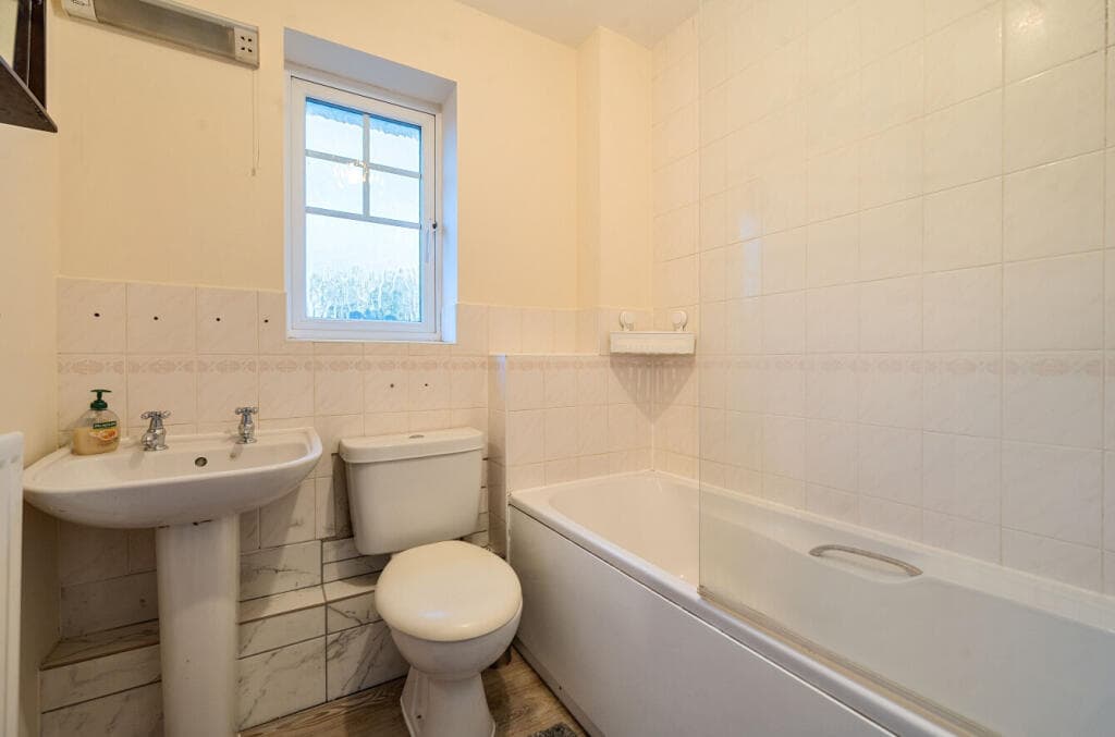 Saunderton Vale, Saunderton, High Wycombe - Image 7
