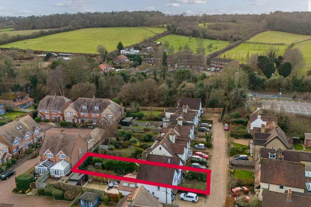 7 Twitchell Road, Great Missenden, HP16 - Image 1