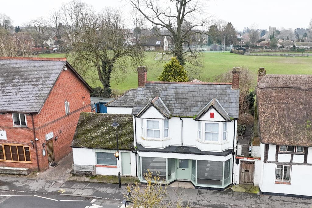 Long Crendon, Buckinghamshire, HP18 - Image 1