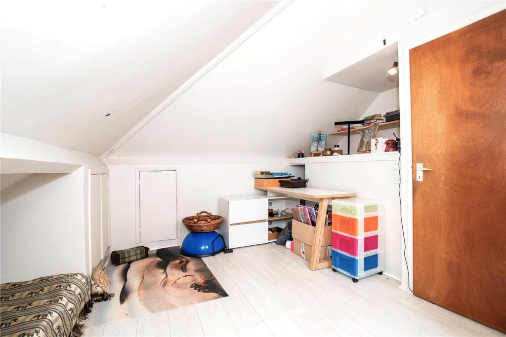 Kingsway, London, SW14 - Image 10