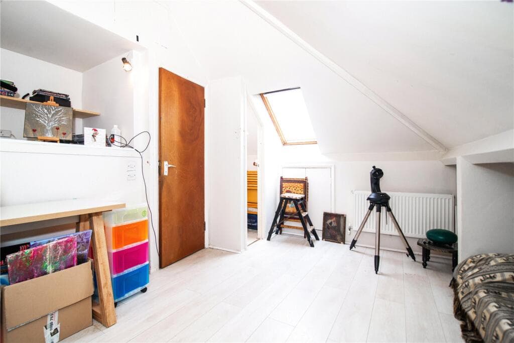 Kingsway, London, SW14 - Image 11