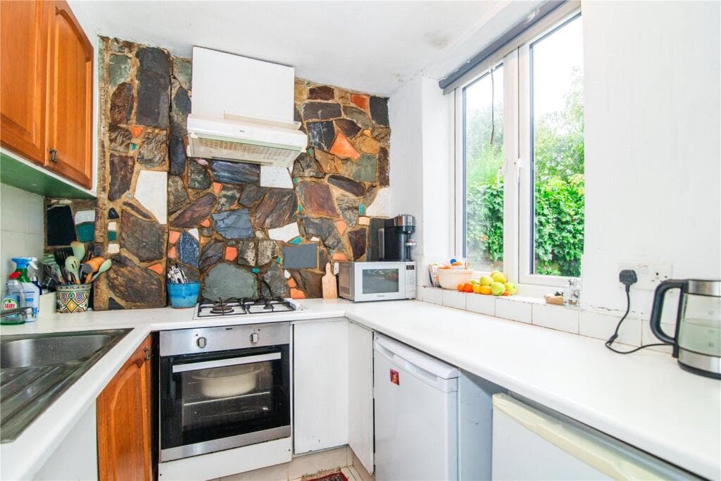 Kingsway, London, SW14 - Image 6