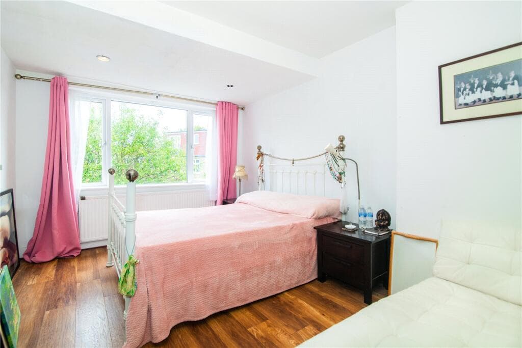 Kingsway, London, SW14 - Image 7