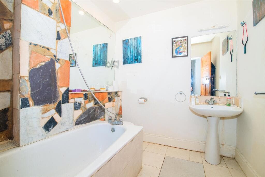 Kingsway, London, SW14 - Image 8