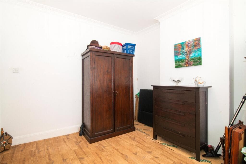 Kingsway, London, SW14 - Image 9