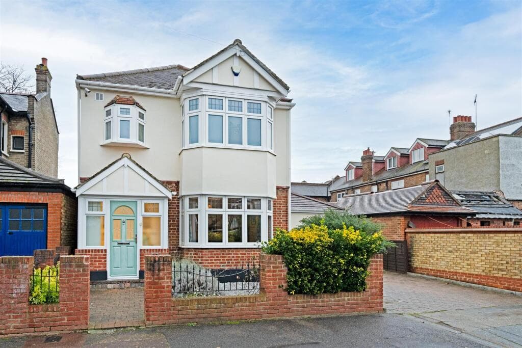 View property at St. Margarets Road, Aldersbrook