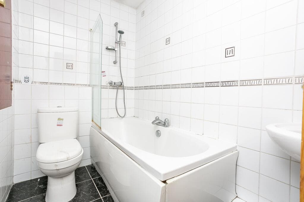 Ferndale Drive, Glasgow, G23 - Image 11