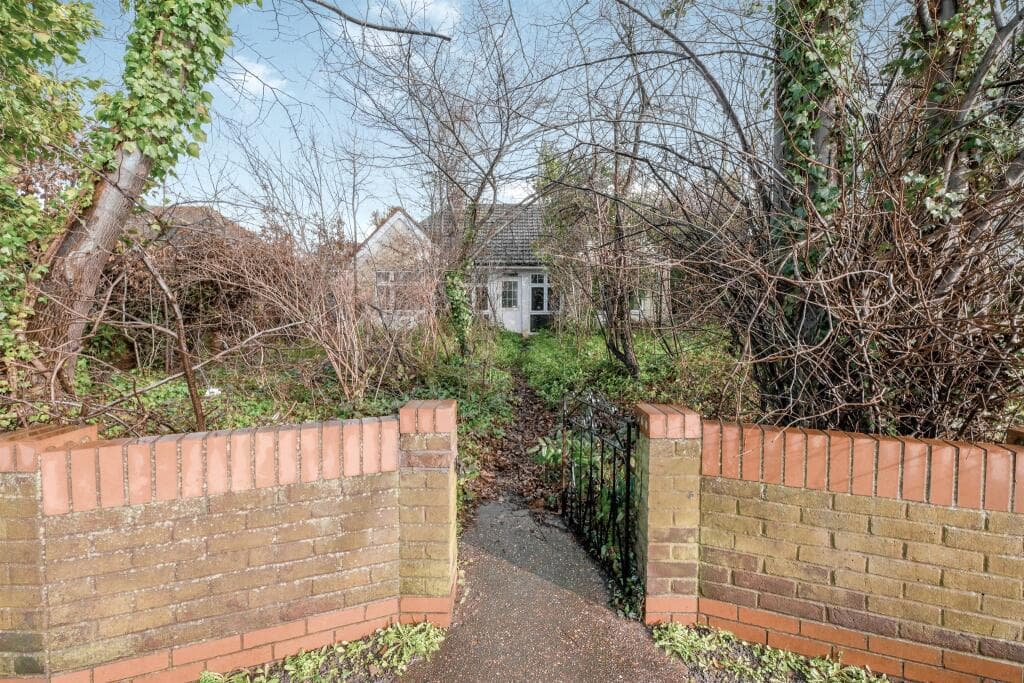 Stanstead Road, Hoddesdon - Image 1