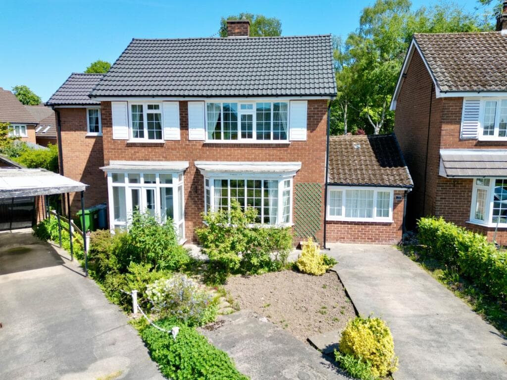 View property at Balmoral Drive, Poynton, Stockport, Cheshire, SK12 1JN