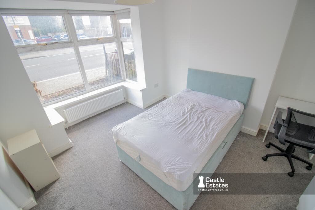 Queens Road, Beeston, NG9 2BD - Image 2