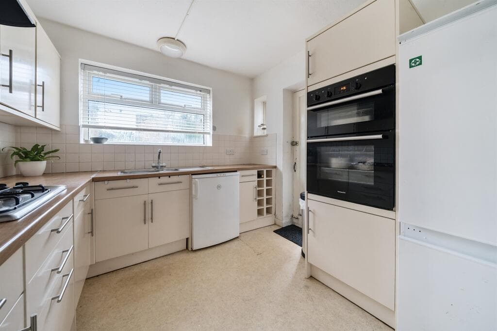Archer Close, Maidenhead - Image 5
