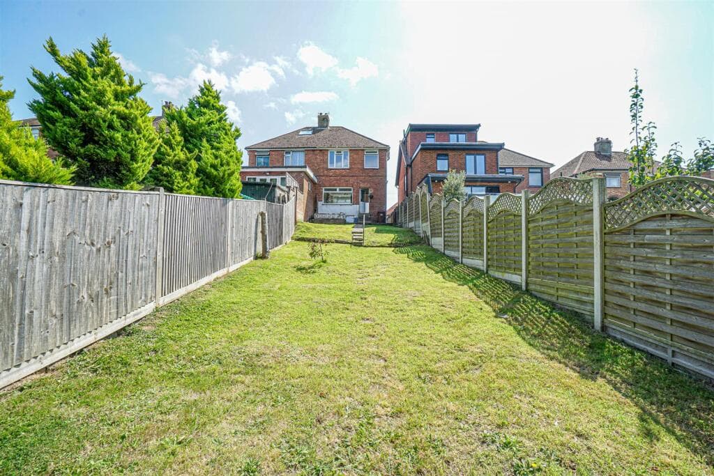 Parker Road, Hastings - Image 7