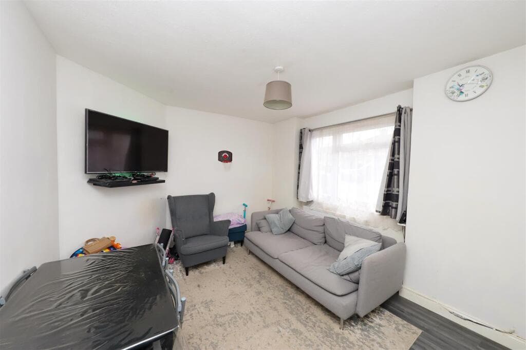 Oakdene Road, Hillingdon, UB10 - Image 2