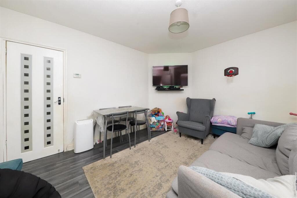 Oakdene Road, Hillingdon, UB10 - Image 3