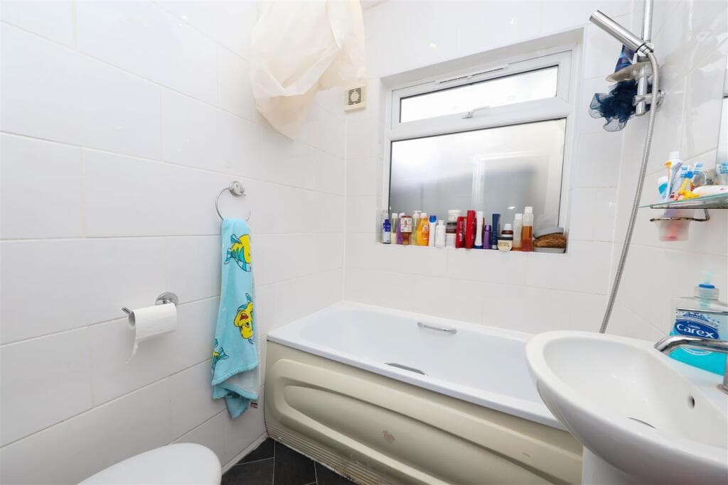 Oakdene Road, Hillingdon, UB10 - Image 5