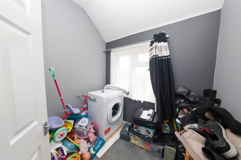 Oakdene Road, Hillingdon, UB10 - Image 8