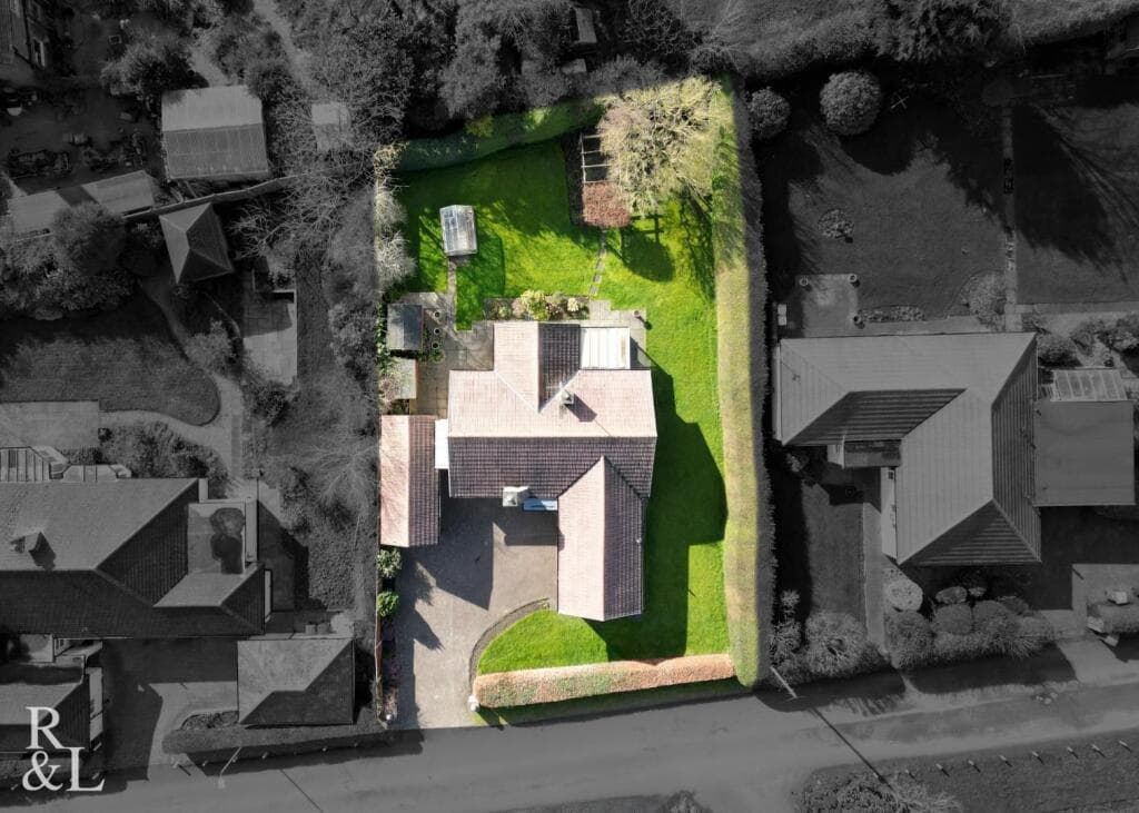 Valley Road, Radcliffe-On-Trent, Nottingham - Image 2