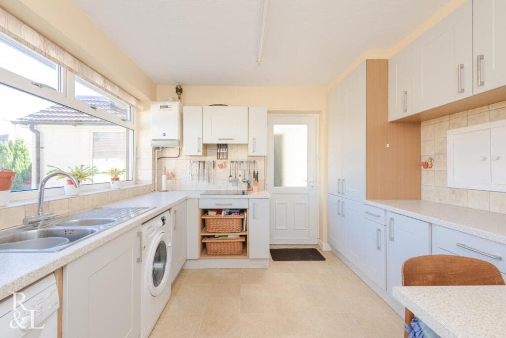 Valley Road, Radcliffe-On-Trent, Nottingham - Image 7