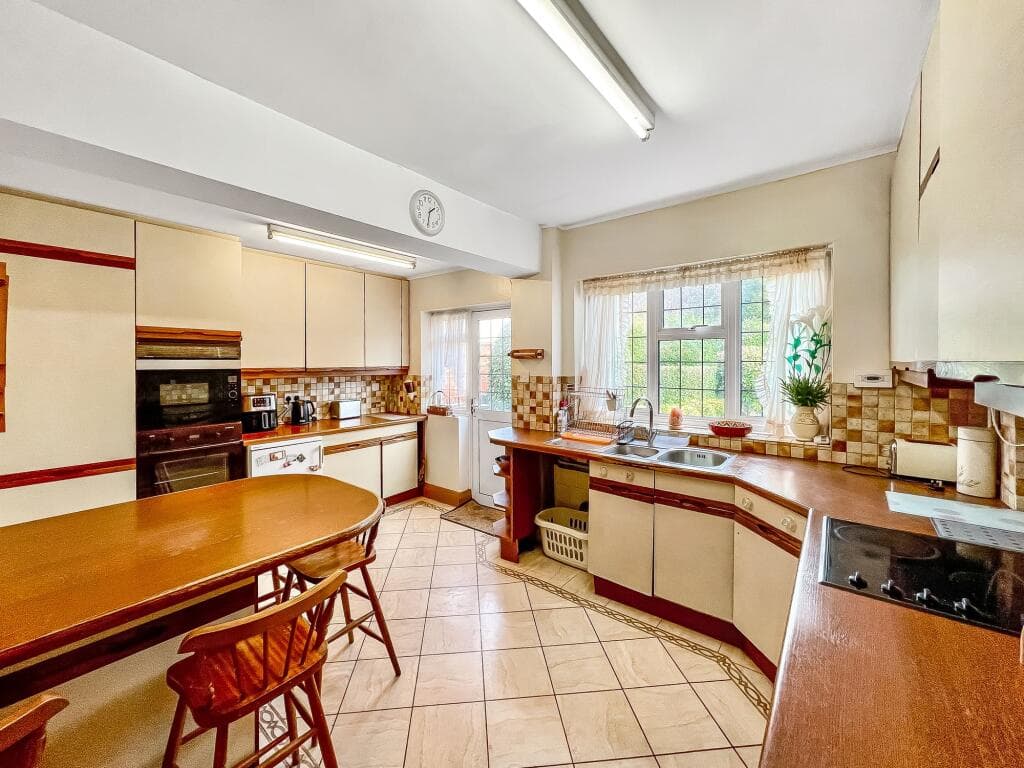 Elmfield Way, Sanderstead, CR2 - Image 6