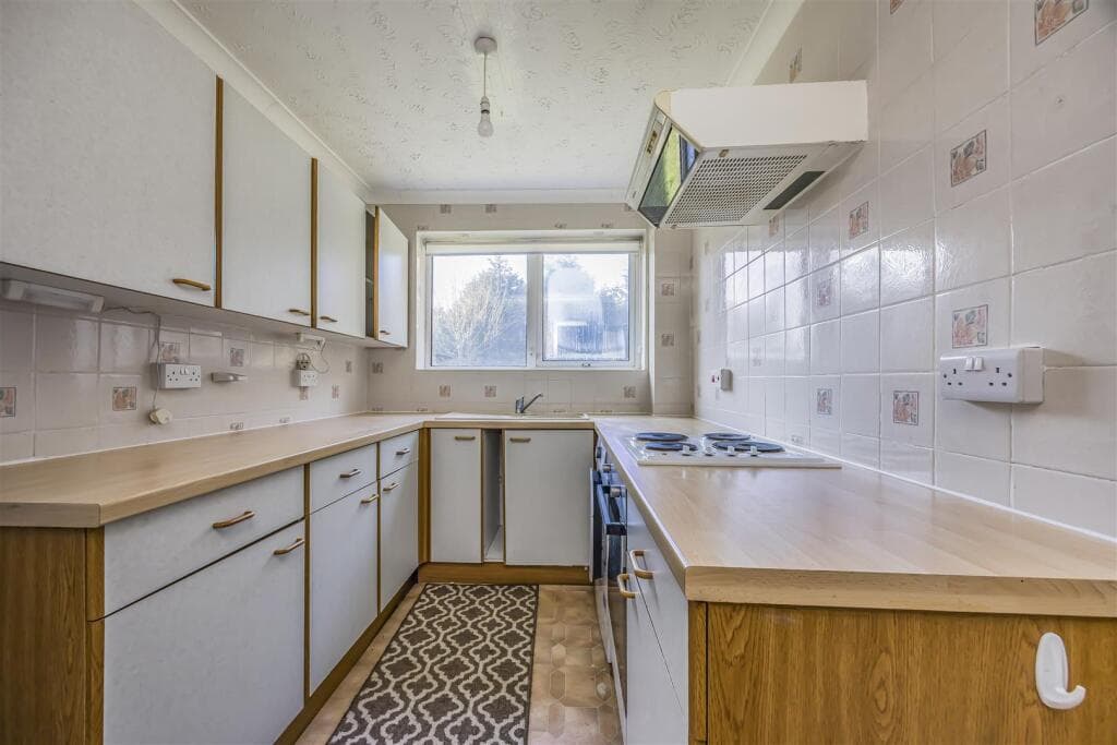 Lindsay Road, Poole - Image 4