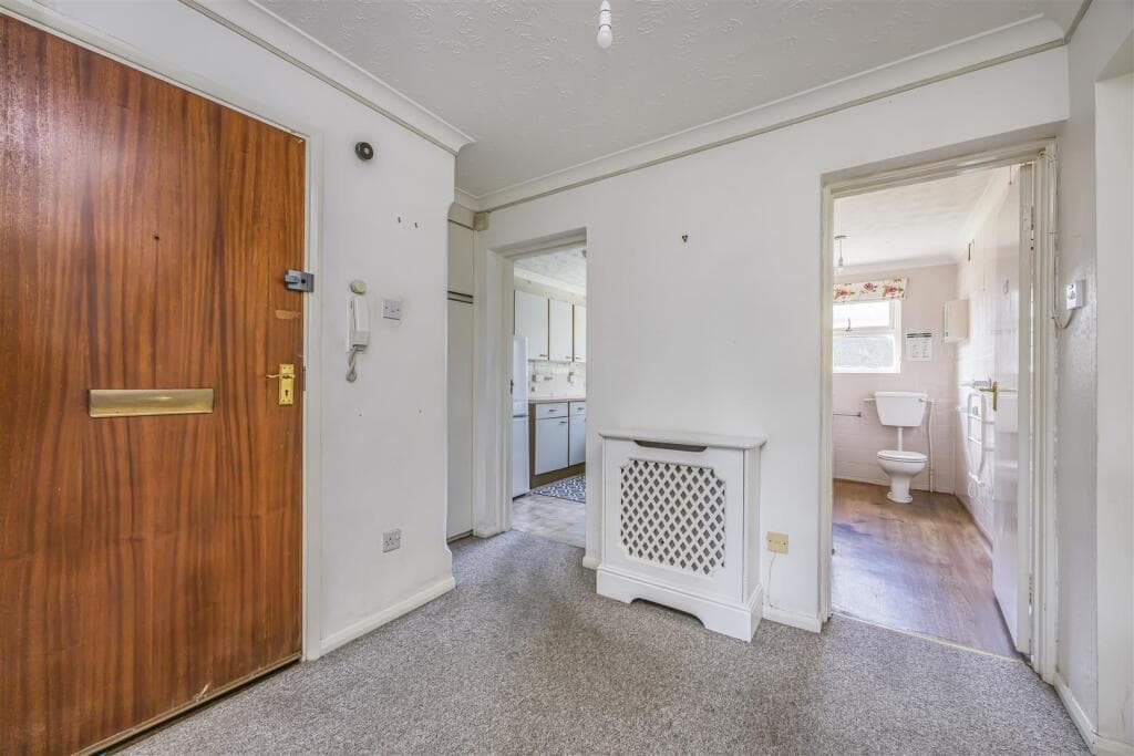 Lindsay Road, Poole - Image 9