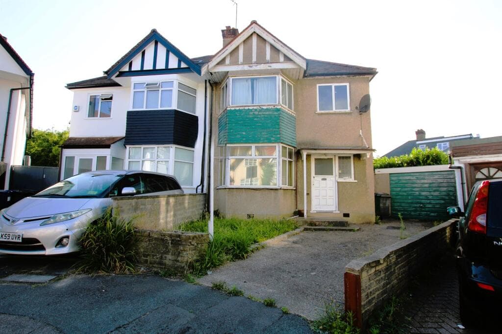 Powis Gardens, Golders Green NW11 - Image 1