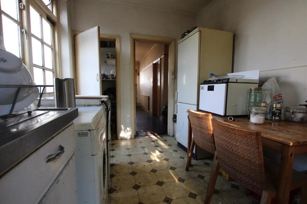 Powis Gardens, Golders Green NW11 - Image 5