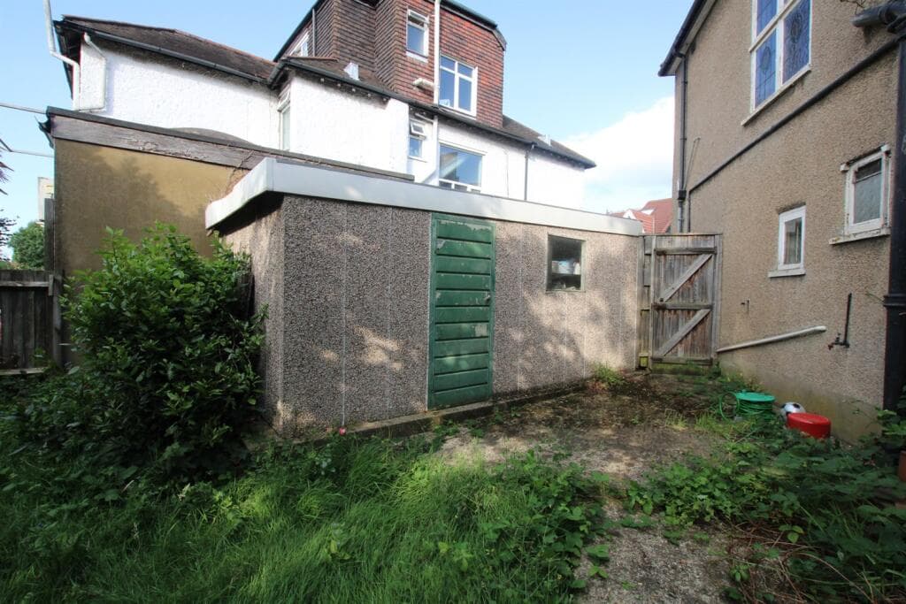 Powis Gardens, Golders Green NW11 - Image 9