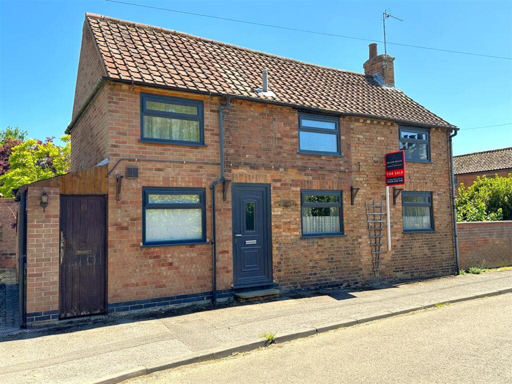 Glen Cottage, Low Street, Collingham, Newark - Image 1