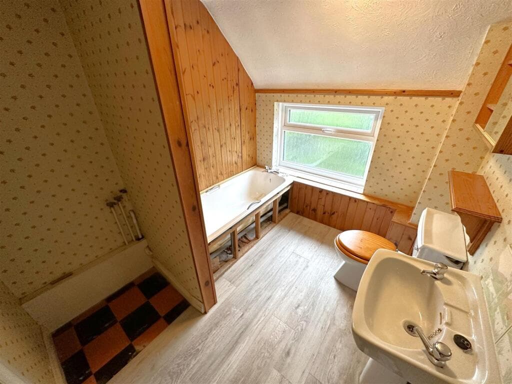 Glen Cottage, Low Street, Collingham, Newark - Image 10