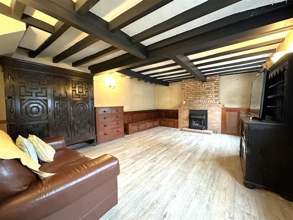 Glen Cottage, Low Street, Collingham, Newark - Image 2