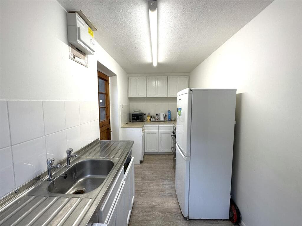 Glen Cottage, Low Street, Collingham, Newark - Image 4