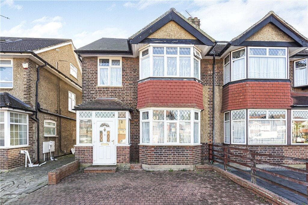 Park Close, Hounslow, TW3 - Image 1