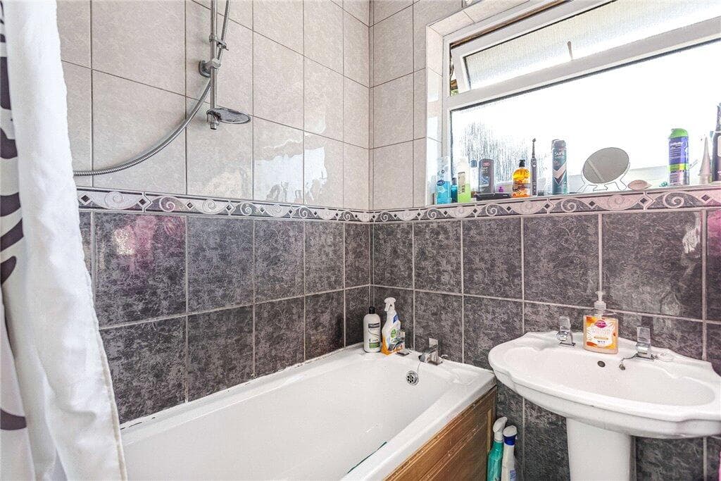 Park Close, Hounslow, TW3 - Image 10