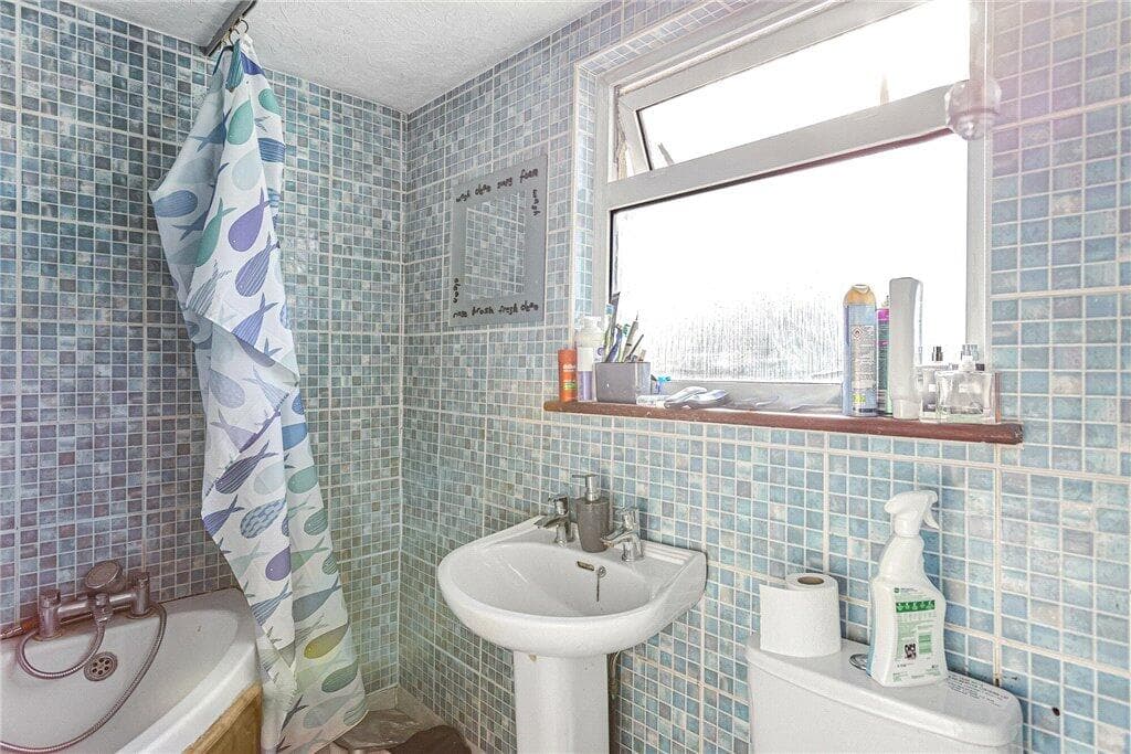 Park Close, Hounslow, TW3 - Image 11