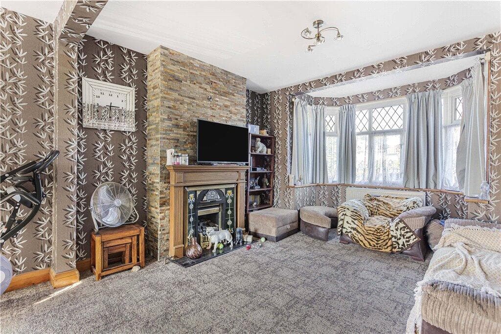 Park Close, Hounslow, TW3 - Image 2