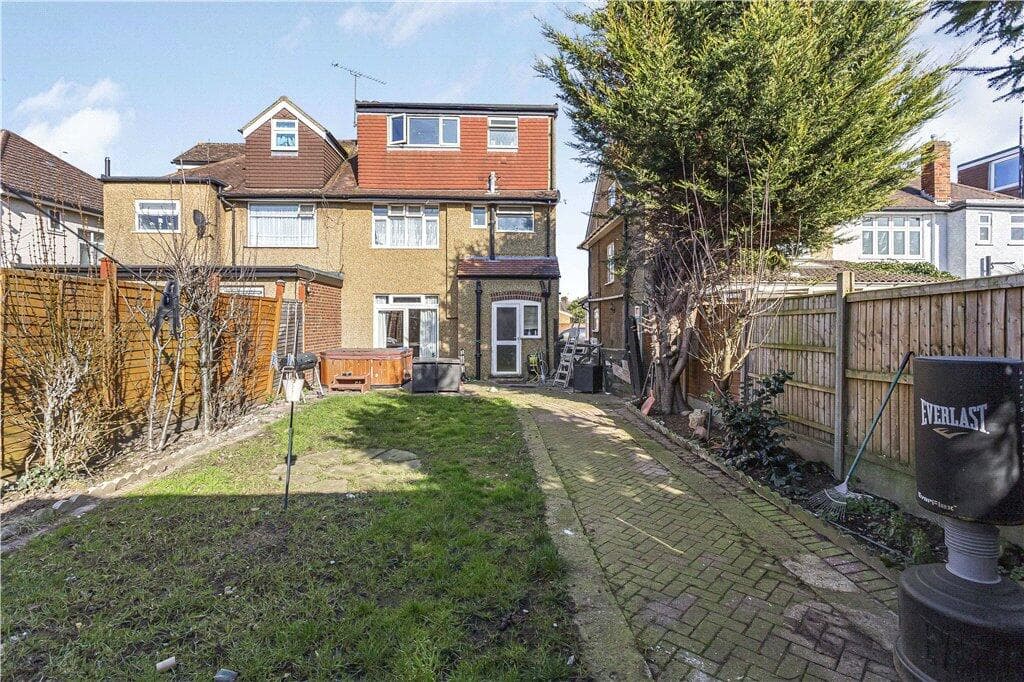 Park Close, Hounslow, TW3 - Image 5