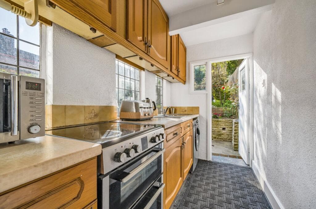 Highwood Hill, Mill Hill, London, NW7 - Image 10