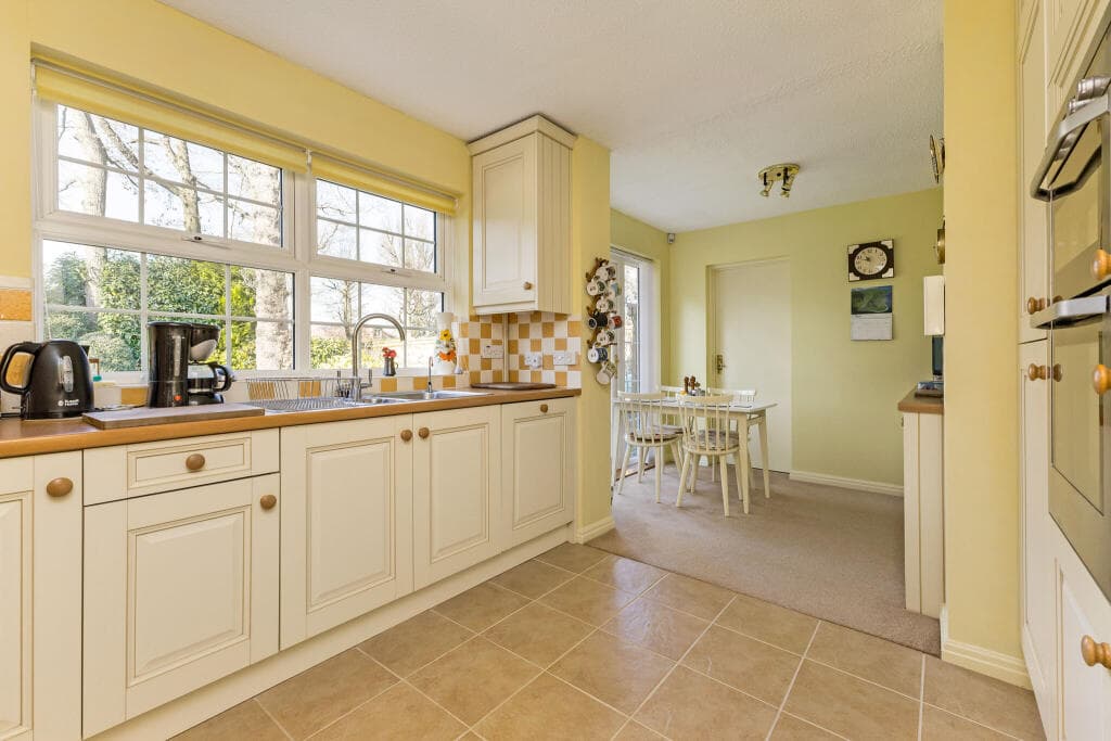 St. Huberts Close, Gerrards Cross, SL9 - Image 5