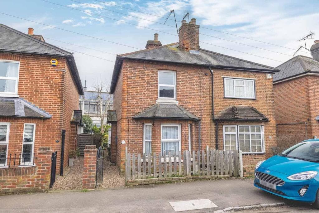 Almond Road, Burnham, SL1 - Image 1