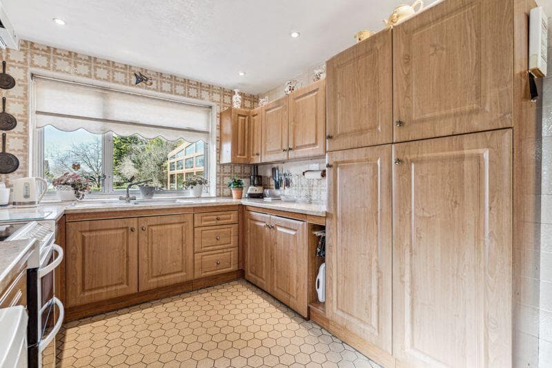 Spurlands End Road, Great Kingshill HP15 - Image 11