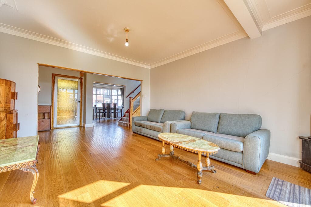 Falmouth Gardens, Redbridge - Image 11