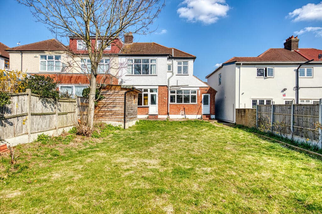 Falmouth Gardens, Redbridge - Image 3