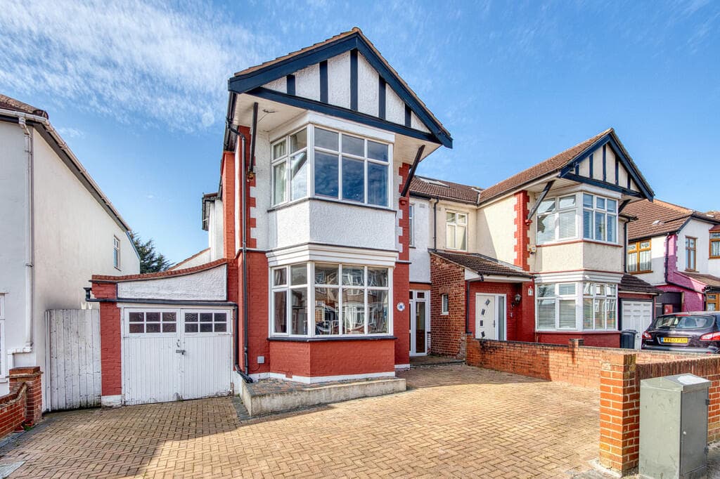 Falmouth Gardens, Redbridge - Image 5