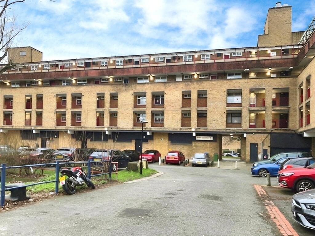 Whinchat Road, London, SE28 - Image 1