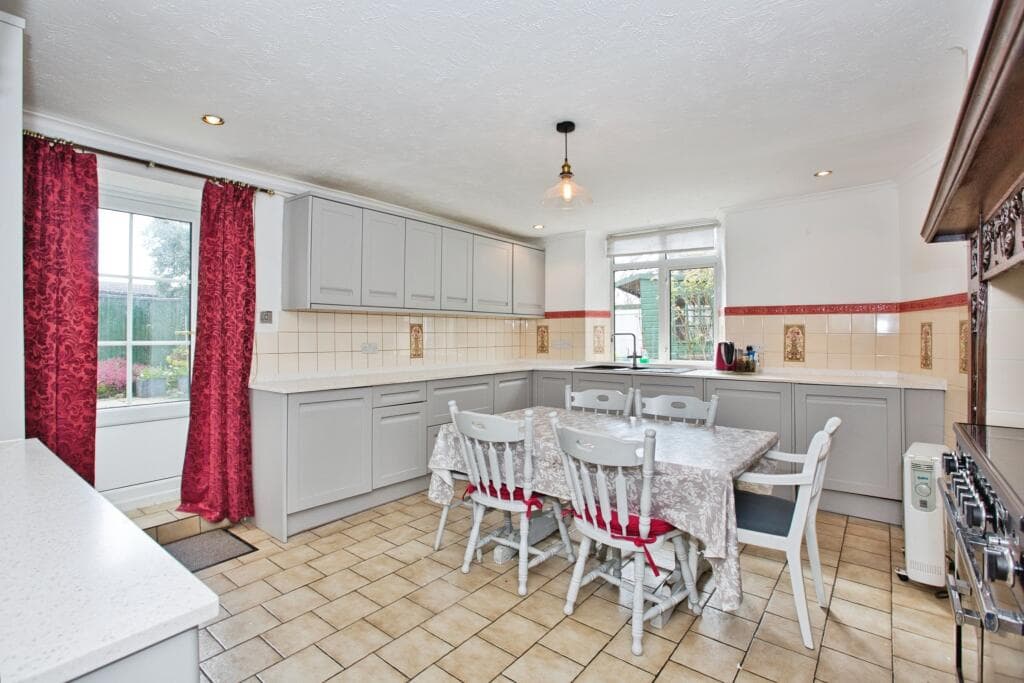 High Street, Chard, TA20 - Image 3