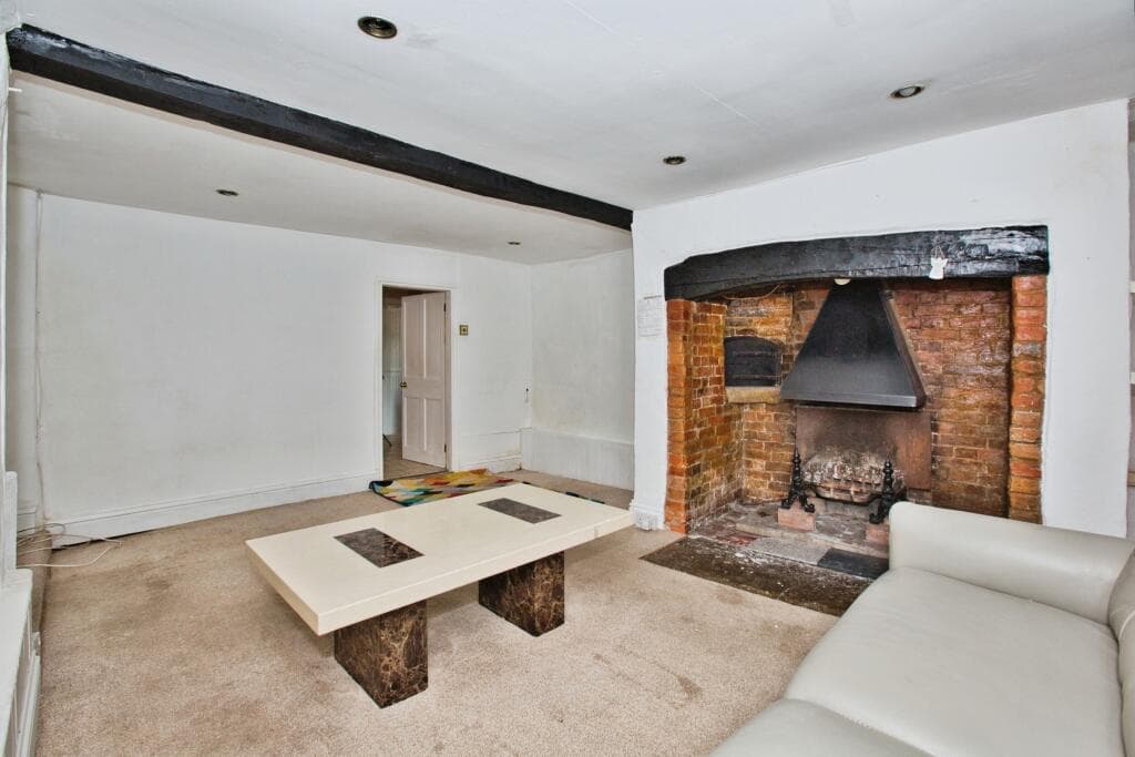 High Street, Chard, TA20 - Image 6