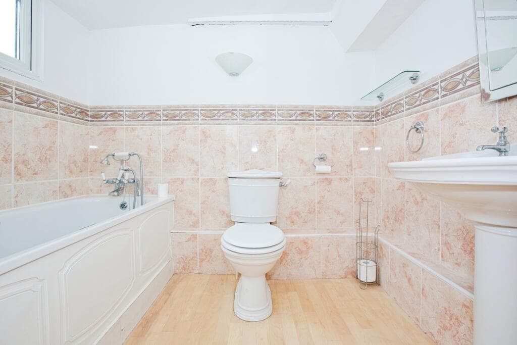 High Street, Chard, TA20 - Image 9