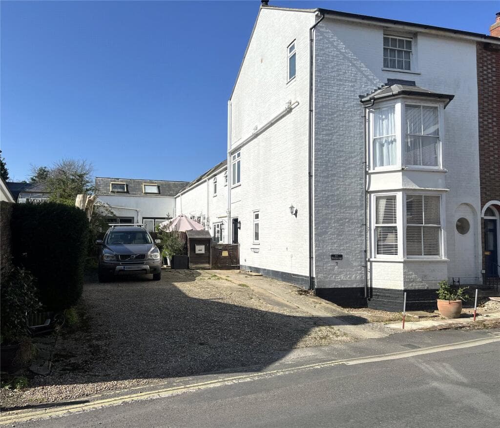 View property at Bath Road, Lymington, Hampshire, SO41